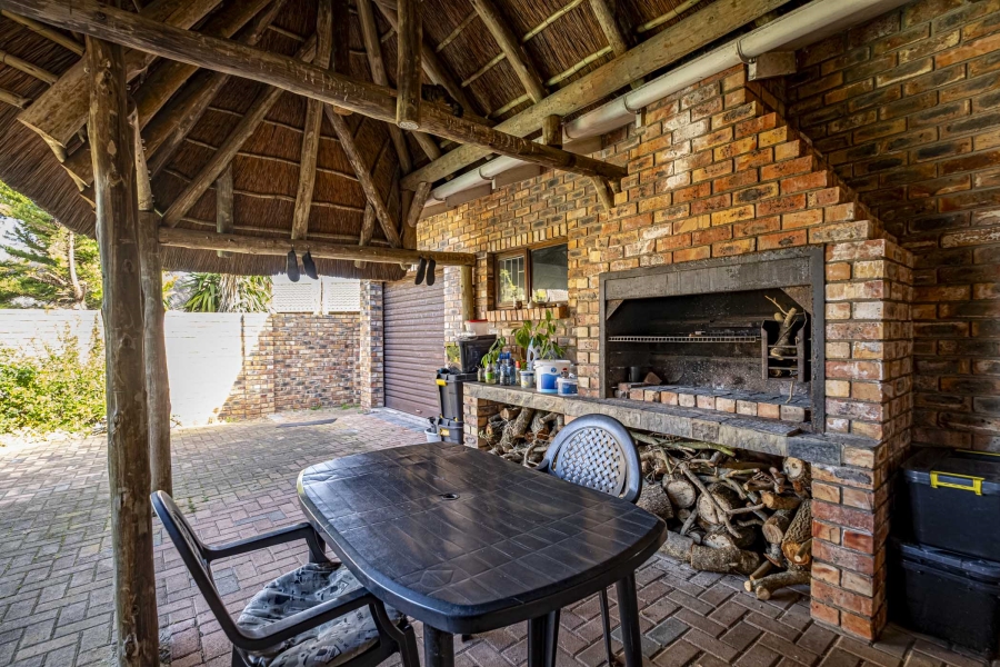4 Bedroom Property for Sale in Summerstrand Eastern Cape